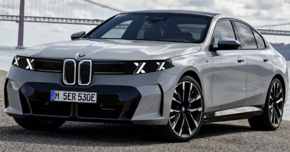 bmw 5시리즈 페이스리프트 예상 2. 실내는 완전한 디지털 우주선으로